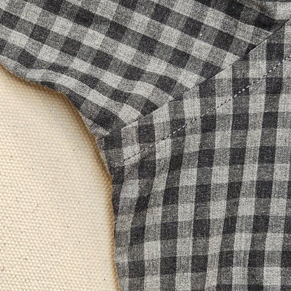 UNTUCKit Button Down XL - Picture 6 of 6